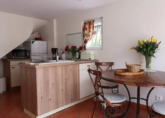 Gite Sous Les Chenes : Pour Un Sejour Ressourcant