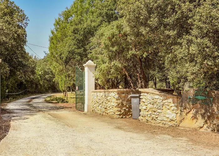 Amazing Home In Rochefort-Du-Gard