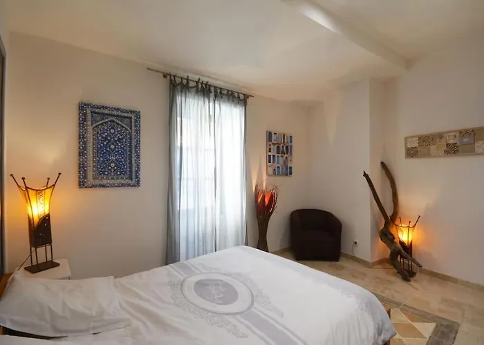 Charmante Petite Maison Donnant Sur Les Arenes