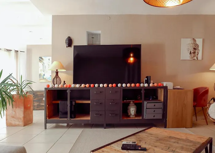 Amazing Home In Rochefort
